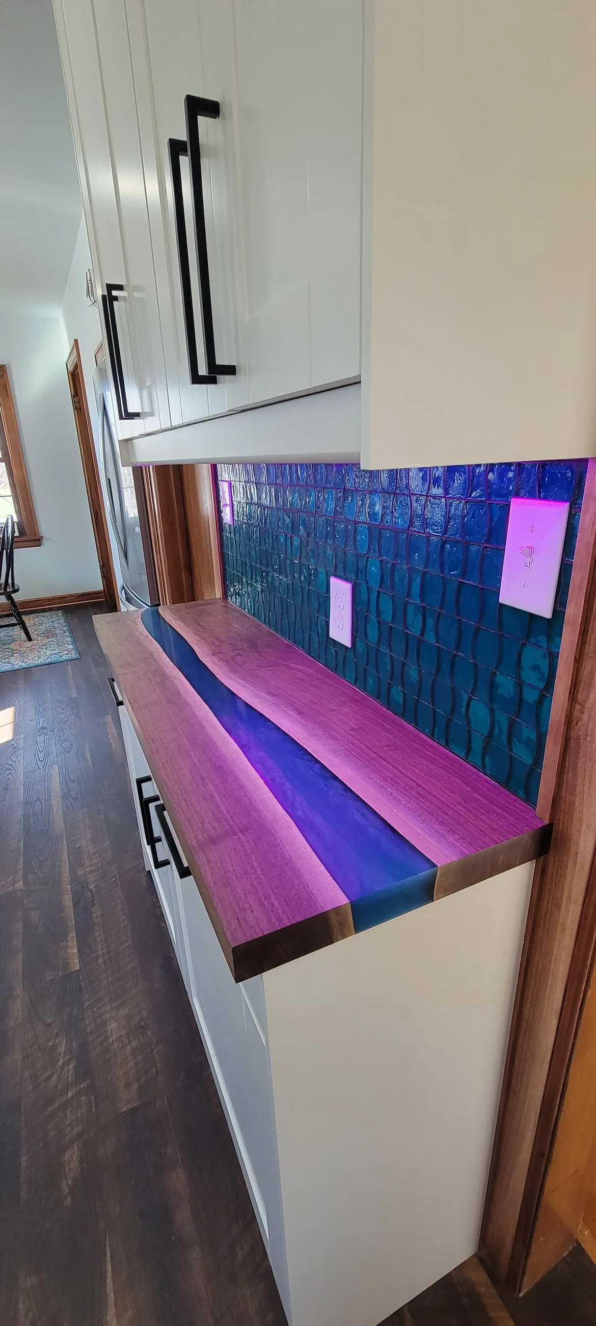 Counter edge showing the poured resin river detail