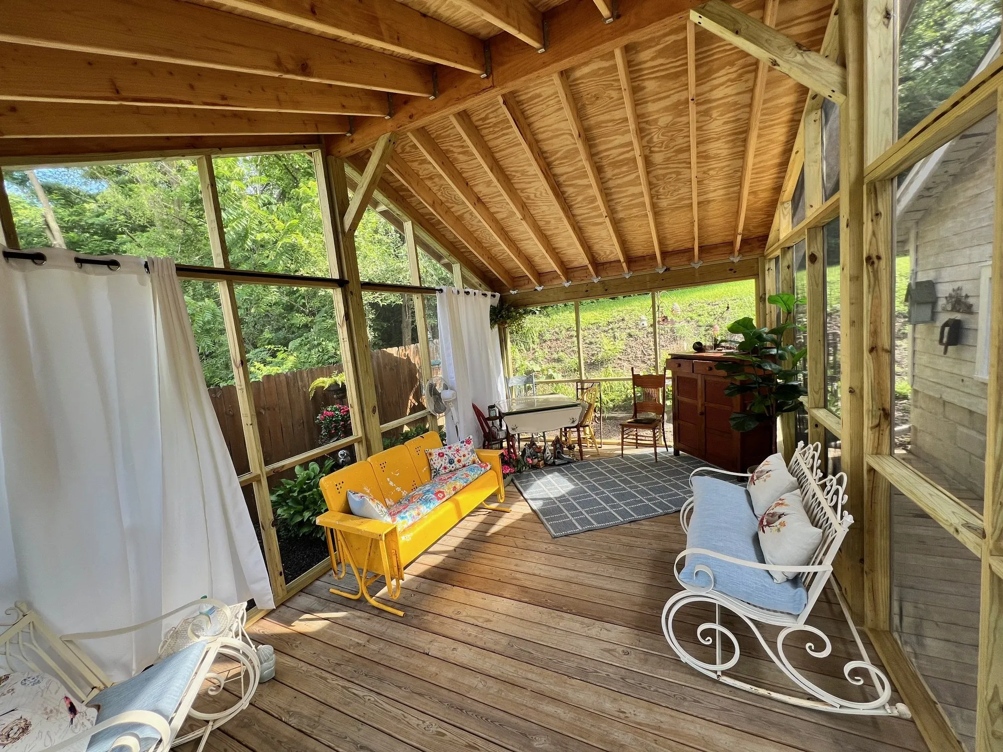 Wide view of the furnished screened room